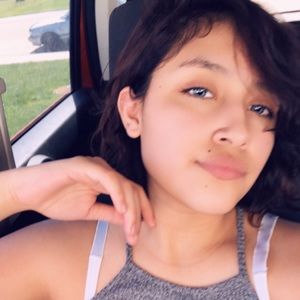 Meet your Posher, Anahi